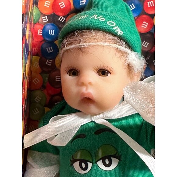 Ashton Drake Galleries "I Melt For No One" M&Ms Melt In Your Heart Vinyl Doll - Picture 3 of 9